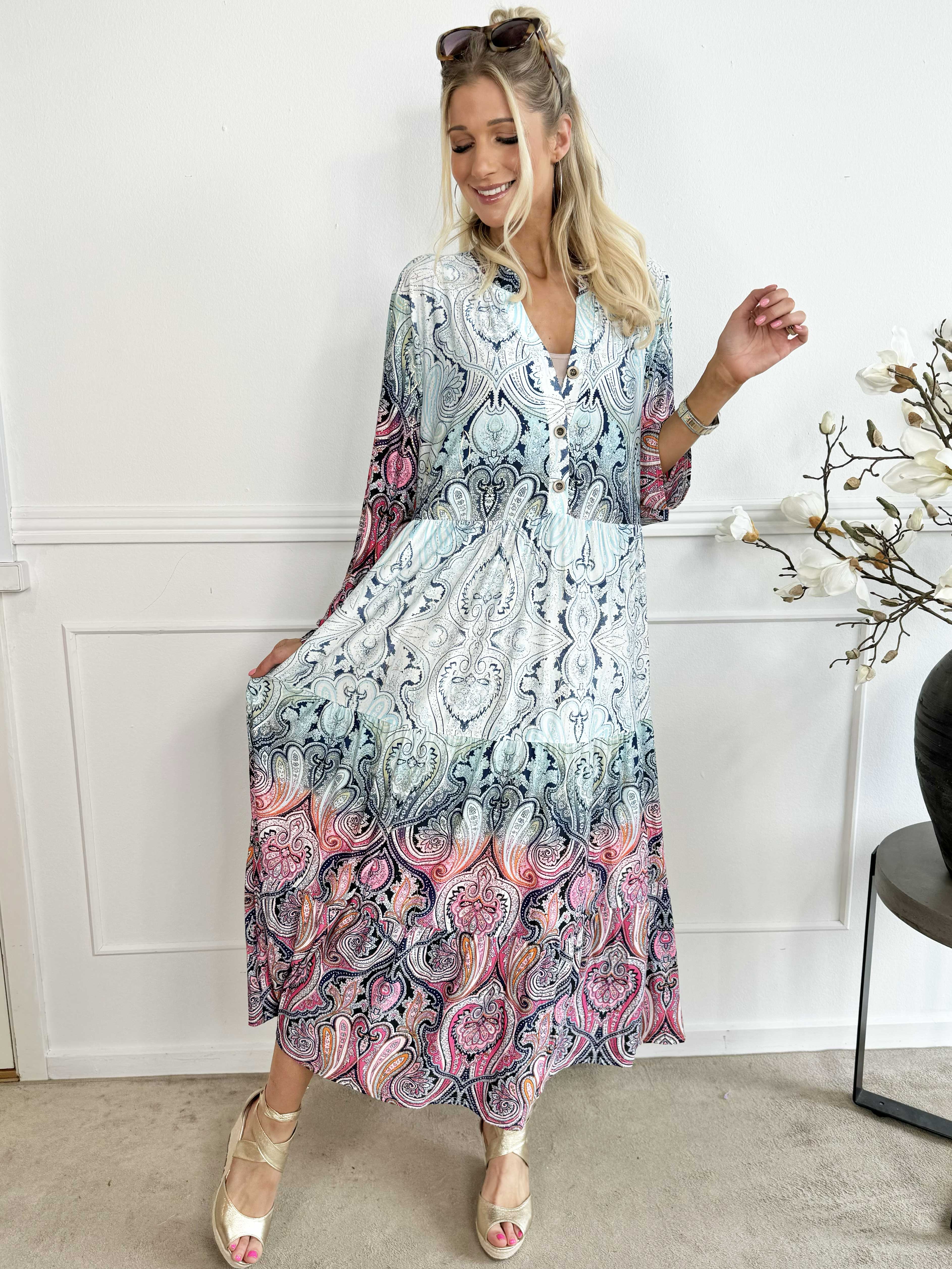 Milano Tamaria - Lang kjole med fint print i lag på lag look